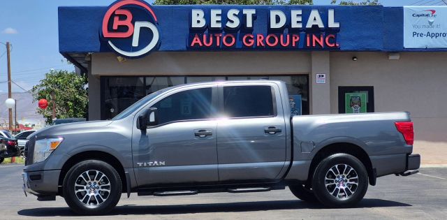 2022 Nissan Titan SV Image 2 of 17