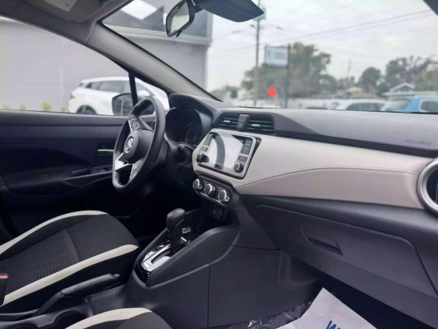 Vehicle image 10 of 13