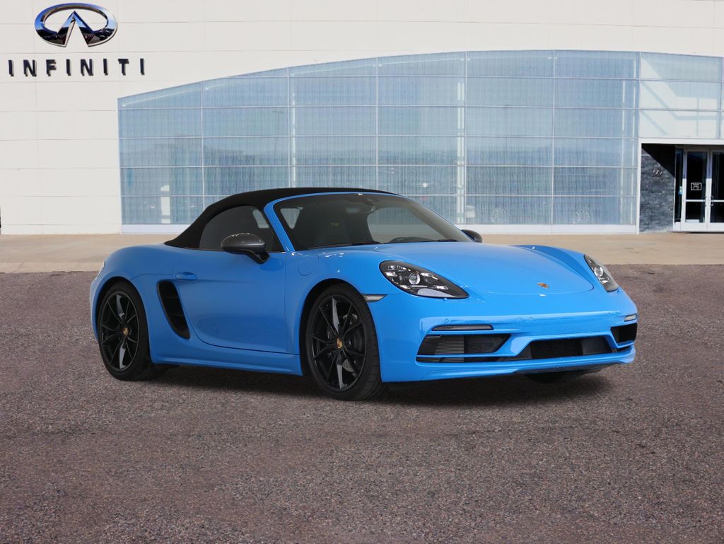 2022 Porsche 718 Boxster T Image 2 of 44