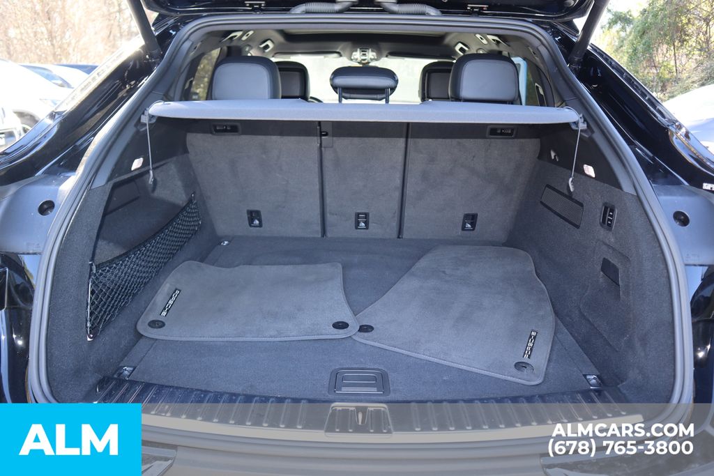 Vehicle image 21 of 40