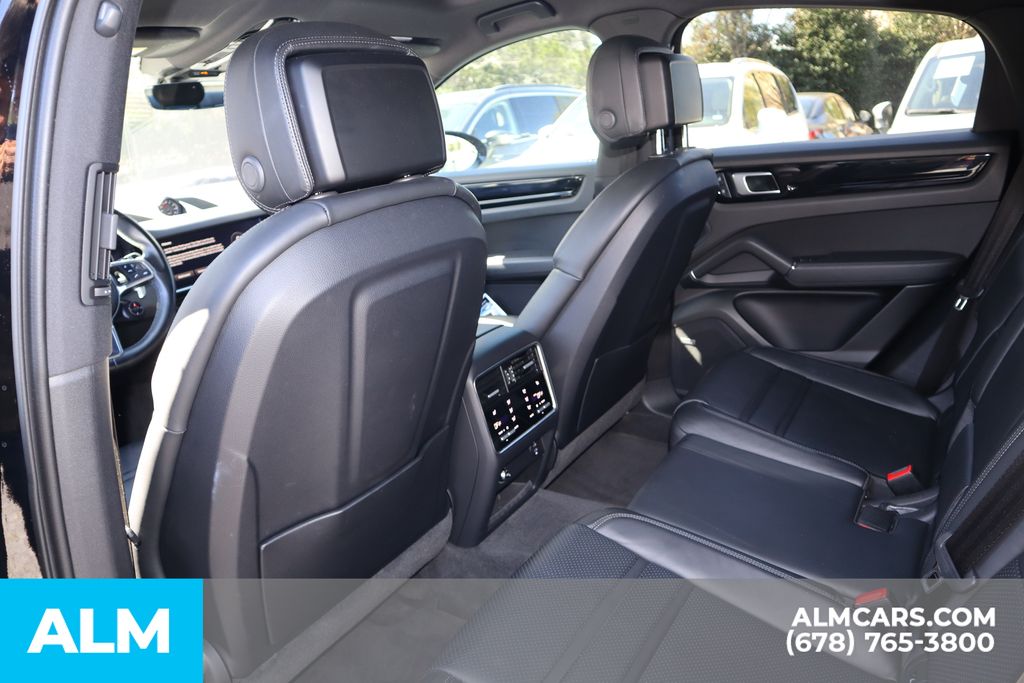 Vehicle image 18 of 40