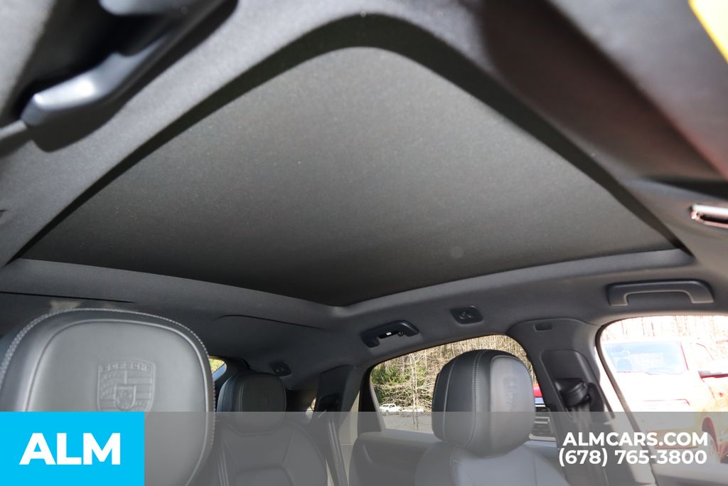 Vehicle image 29 of 40