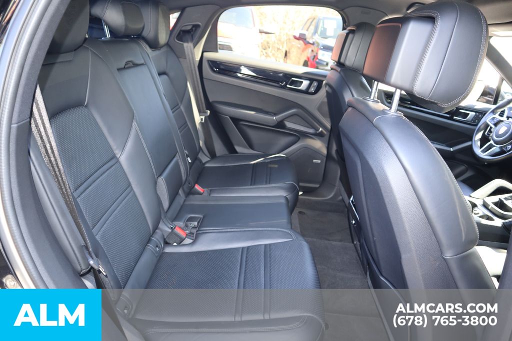 Vehicle image 23 of 40