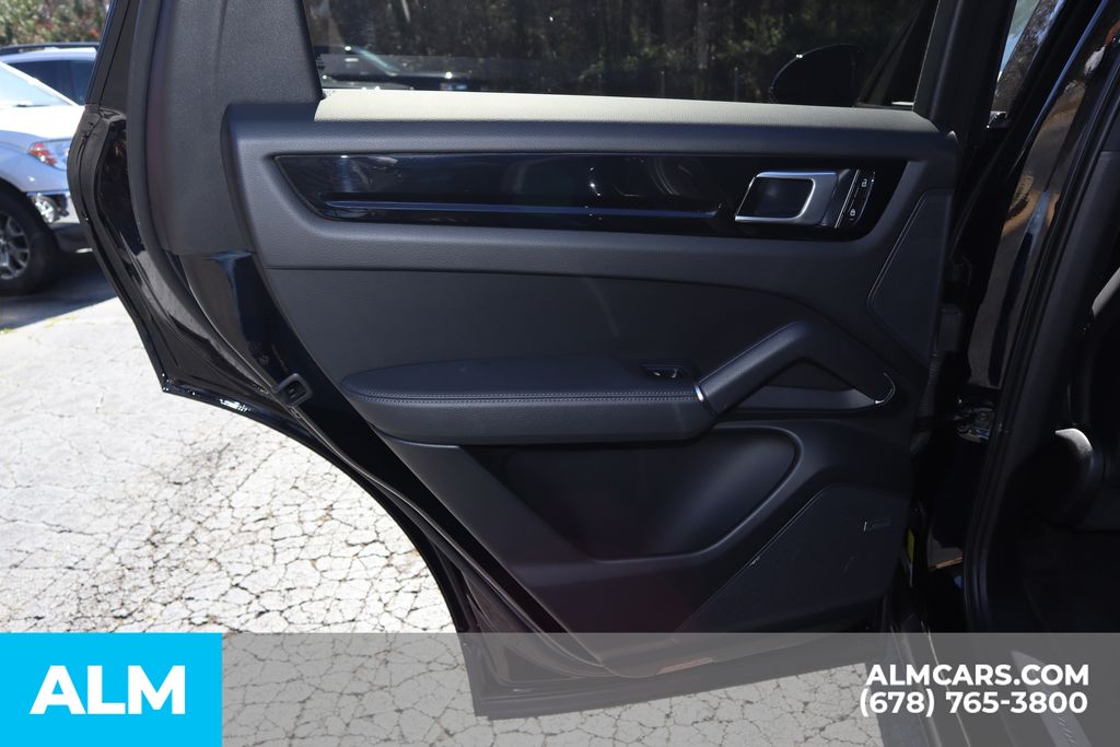 Vehicle image 19 of 40