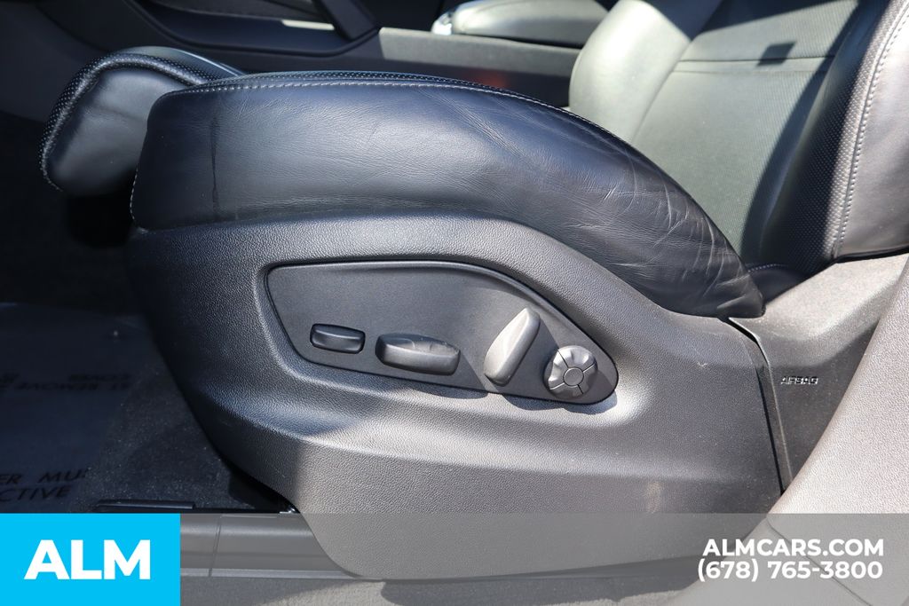 Vehicle image 12 of 40