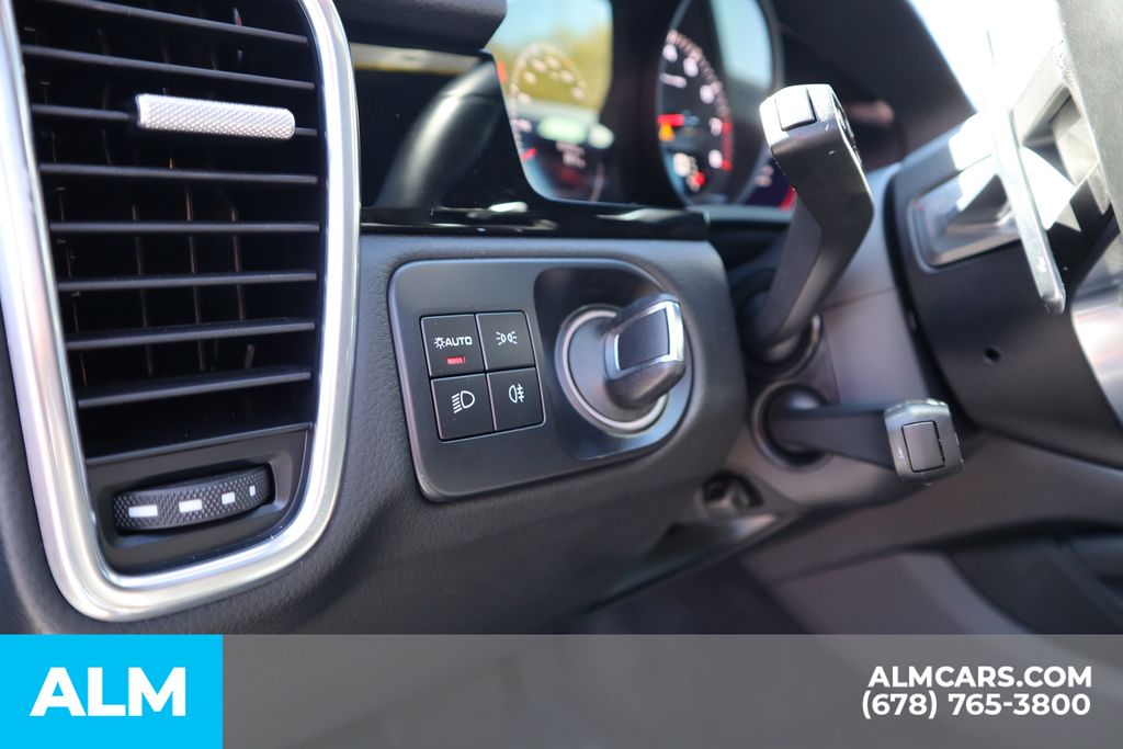 Vehicle image 13 of 40