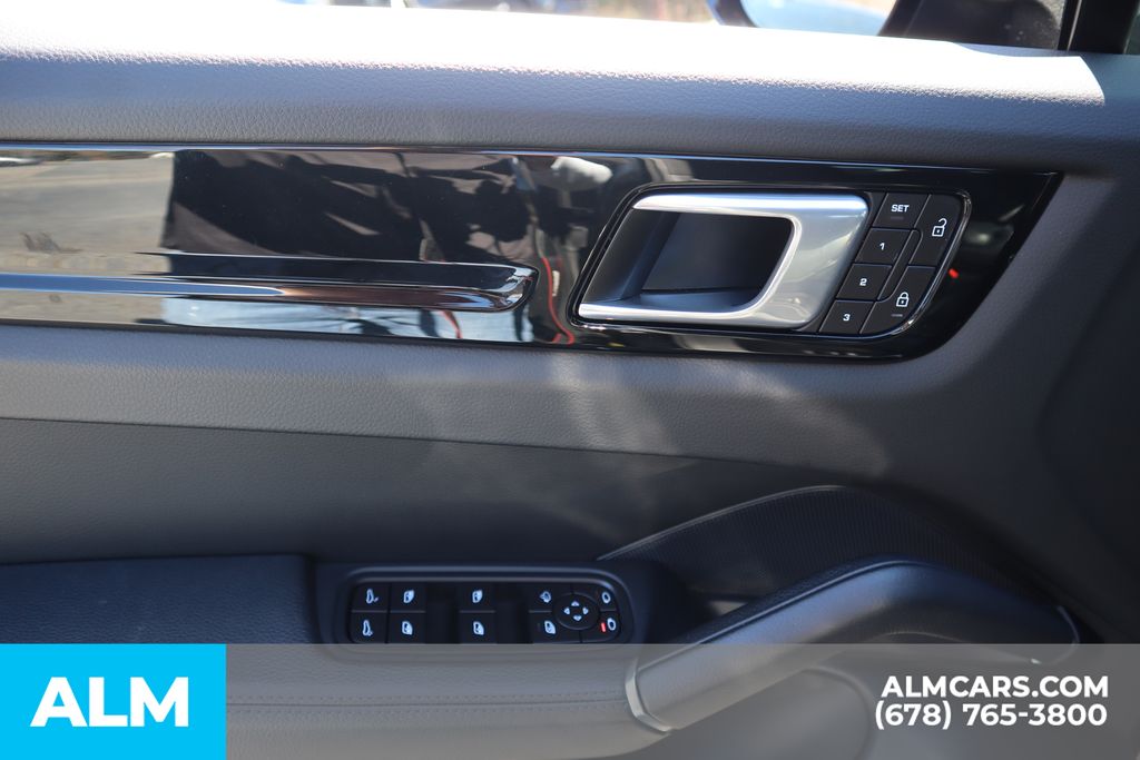 Vehicle image 16 of 40