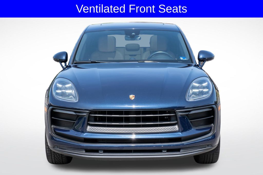 2022 Porsche Macan Base Image 3 of 41
