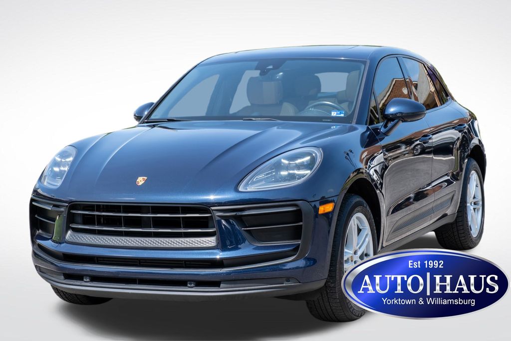 2022 Porsche Macan Base Image 2 of 41