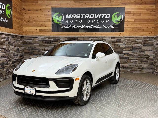 2022 Porsche Macan Base Image 1 of 39