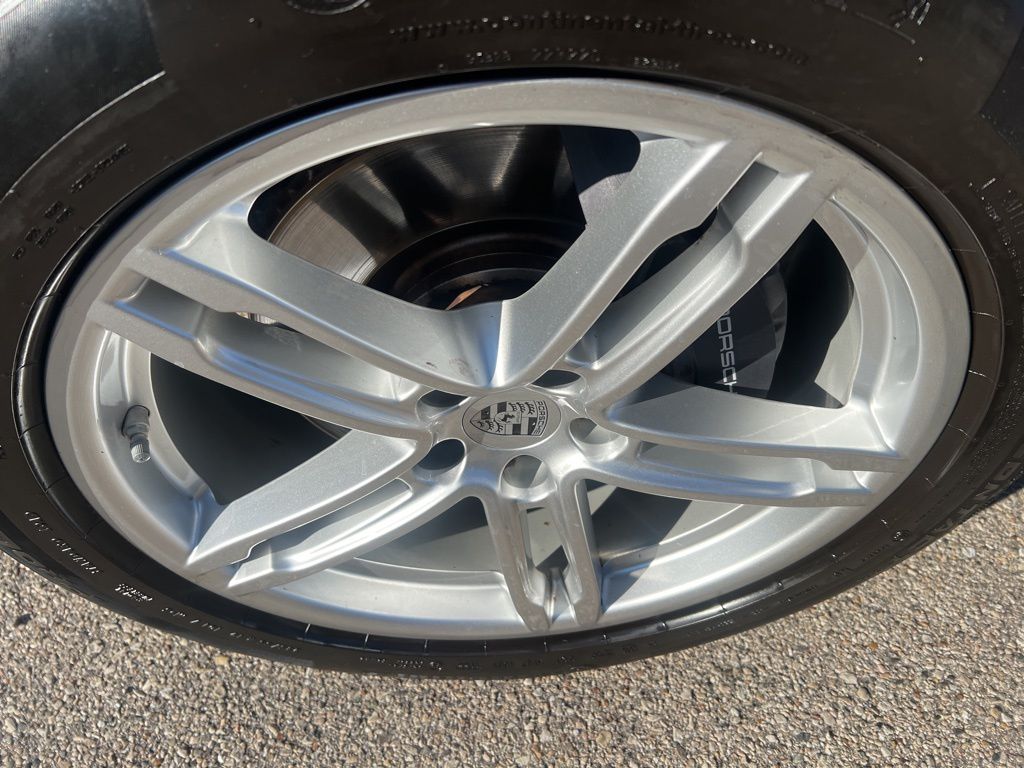 2022 Porsche Macan Base Image 12 of 59