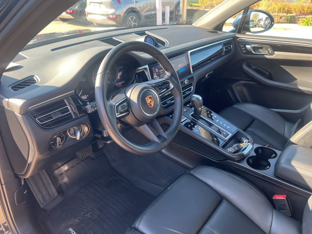 2022 Porsche Macan Base Image 25 of 59