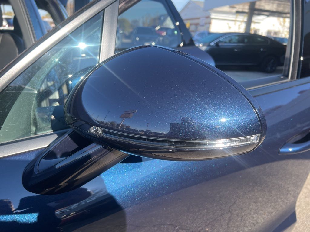 2022 Porsche Macan Base Image 29 of 59