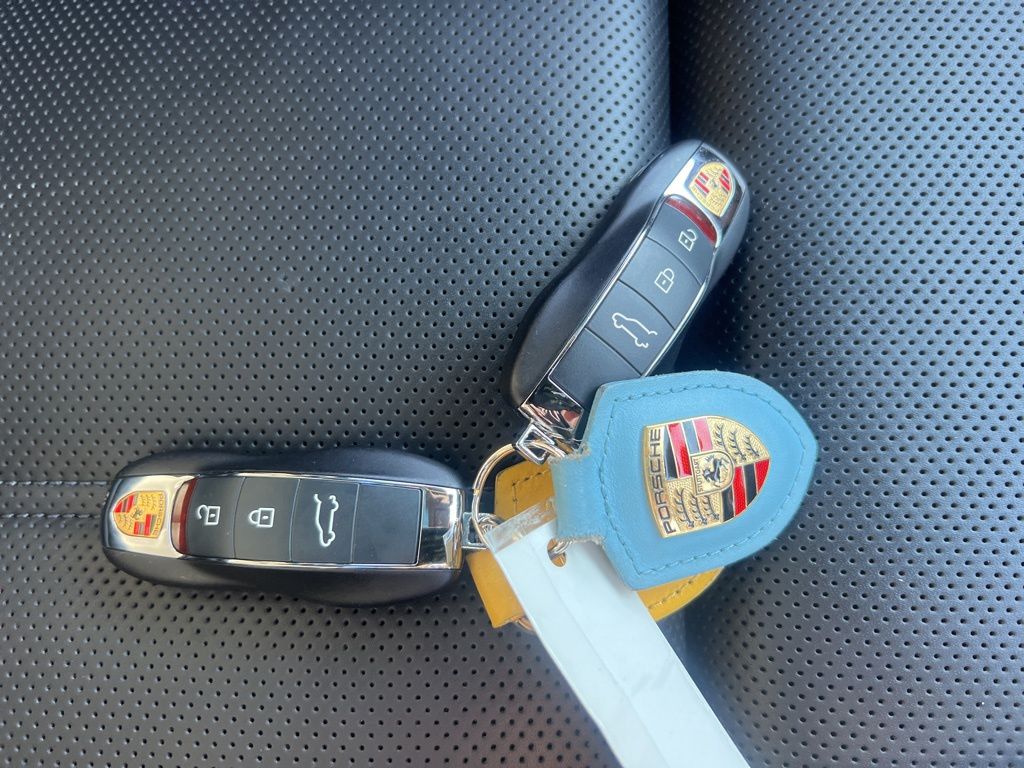 2022 Porsche Macan Base Image 44 of 59