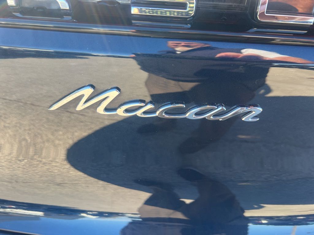 2022 Porsche Macan Base Image 17 of 59