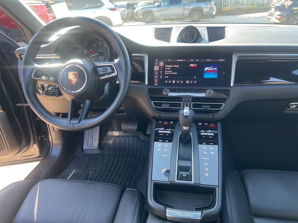 2022 Porsche Macan Base Image 26 of 59