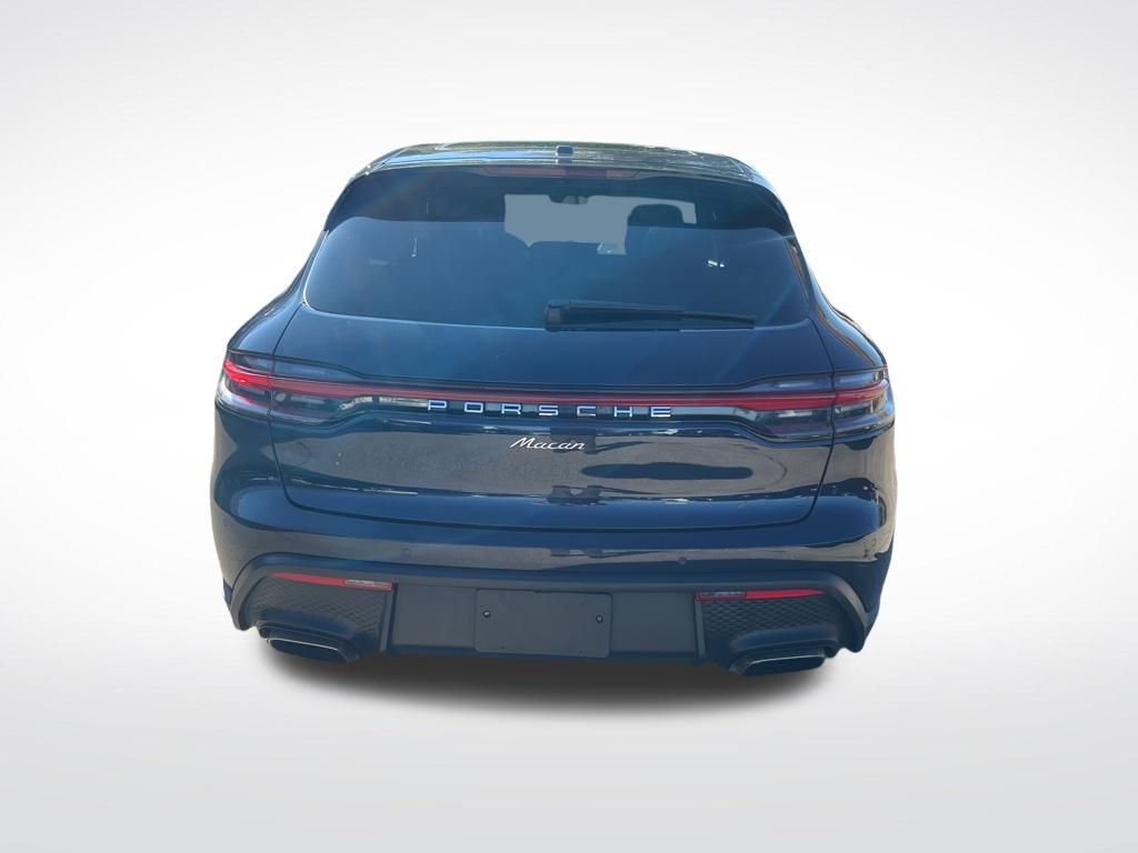 2022 Porsche Macan Base Image 7 of 59