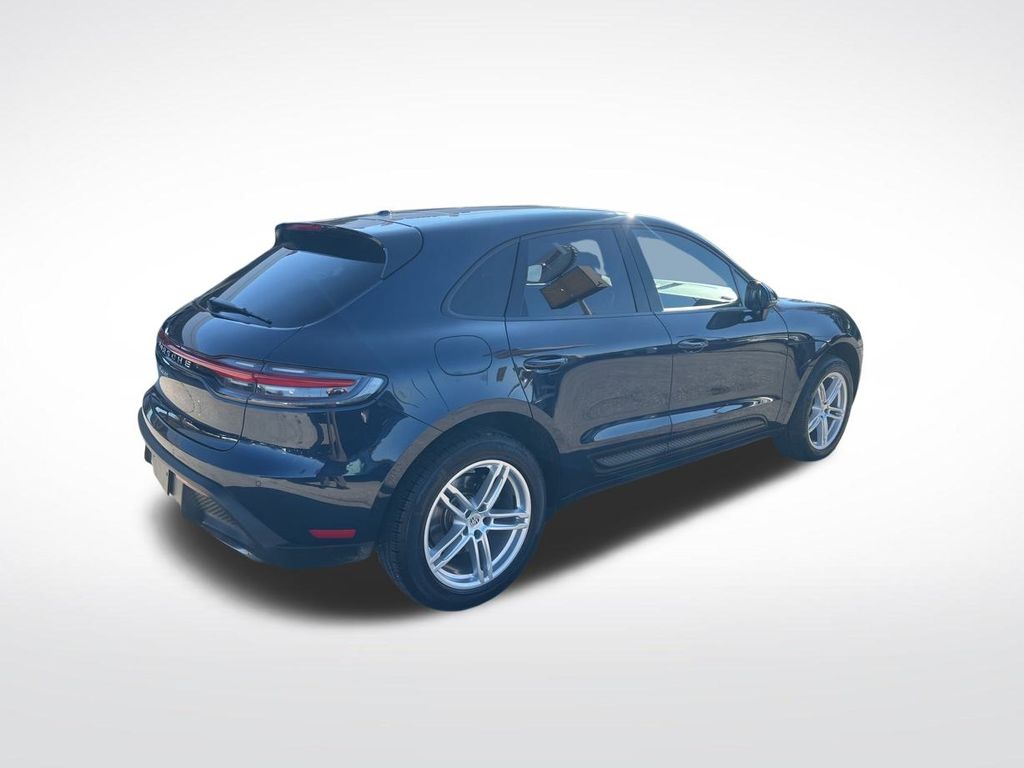 2022 Porsche Macan Base Image 6 of 59