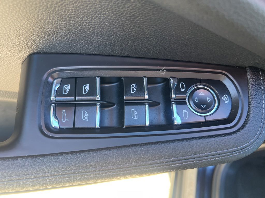 2022 Porsche Macan Base Image 46 of 59