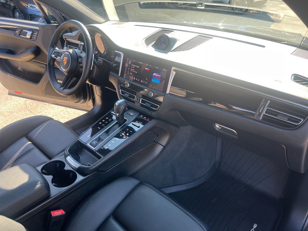 2022 Porsche Macan Base Image 27 of 59