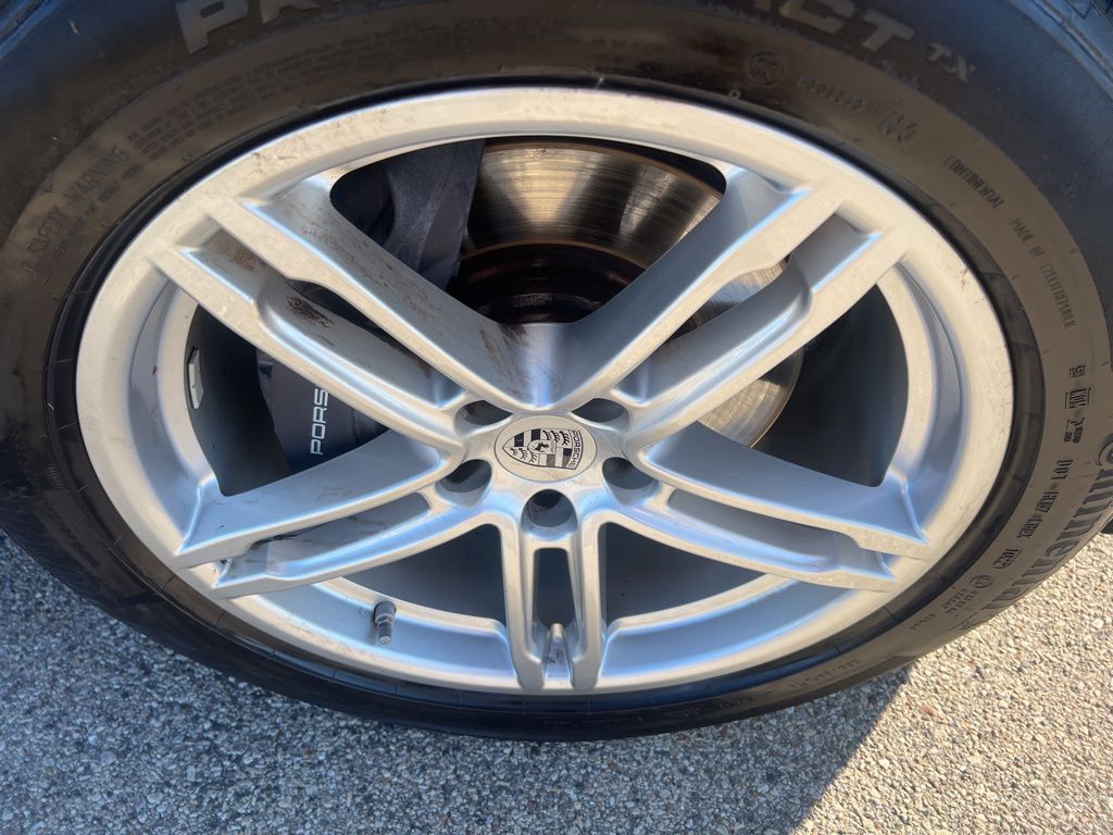 2022 Porsche Macan Base Image 13 of 59