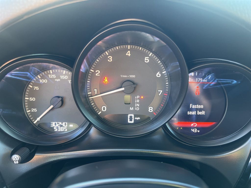 2022 Porsche Macan Base Image 32 of 59