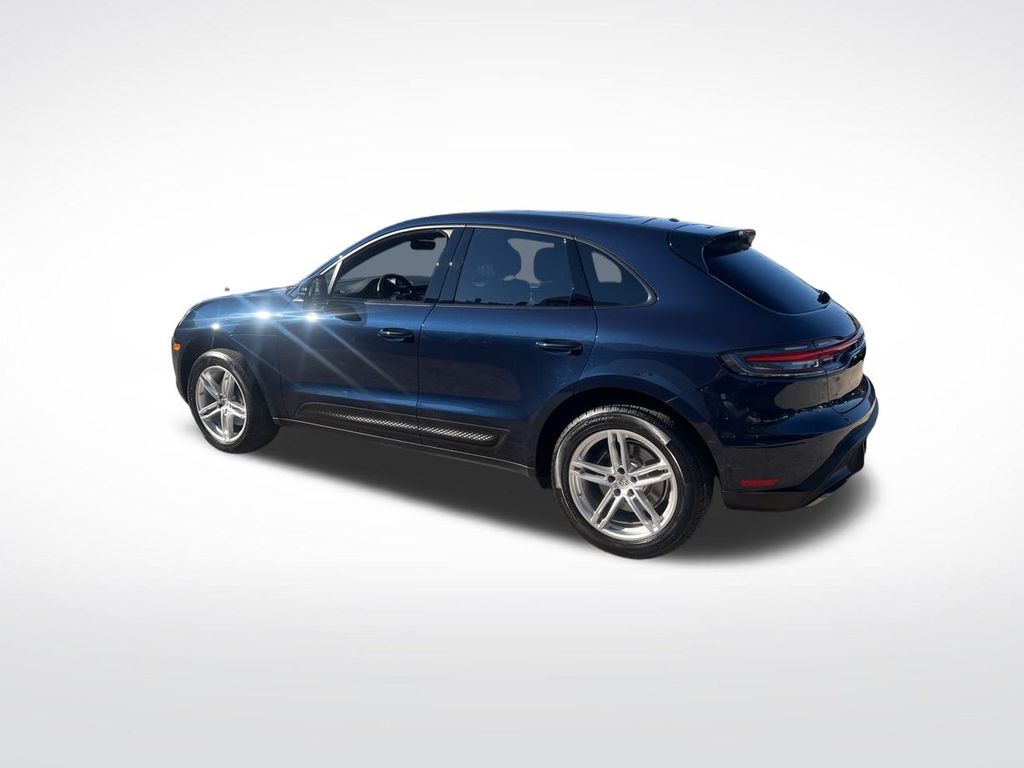 2022 Porsche Macan Base Image 8 of 59