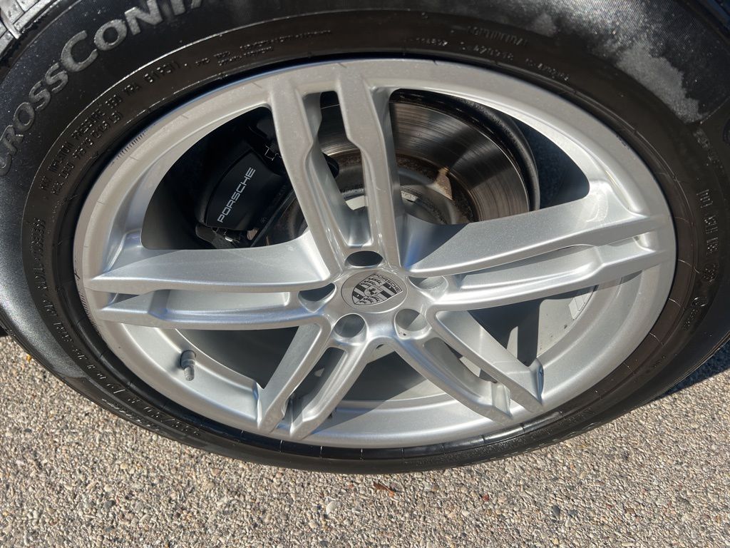 2022 Porsche Macan Base Image 11 of 59