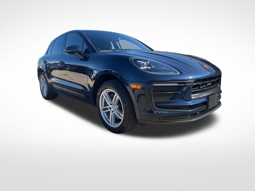 2022 Porsche Macan Base Image 5 of 59