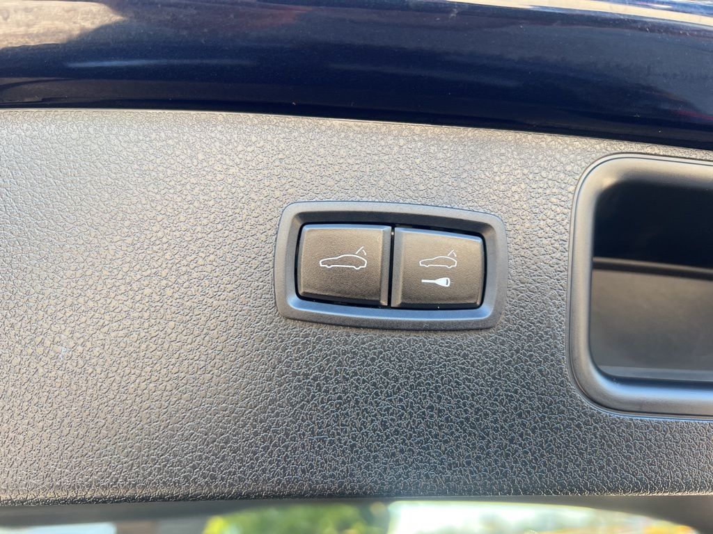 2022 Porsche Macan Base Image 49 of 59