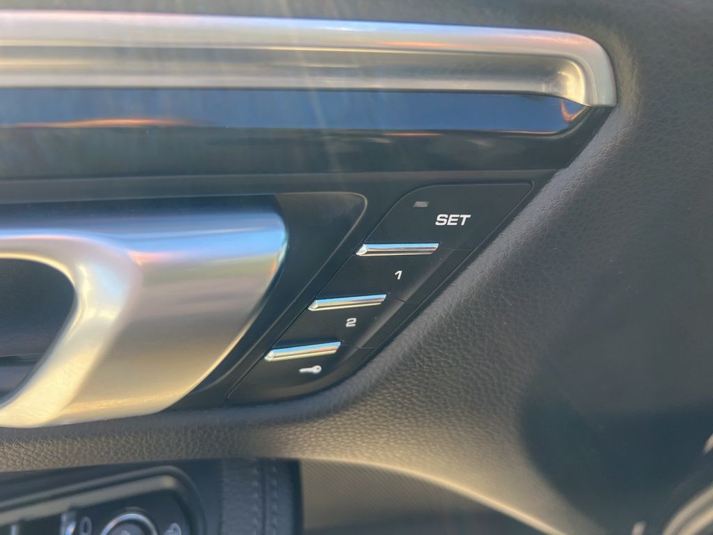 2022 Porsche Macan Base Image 41 of 59