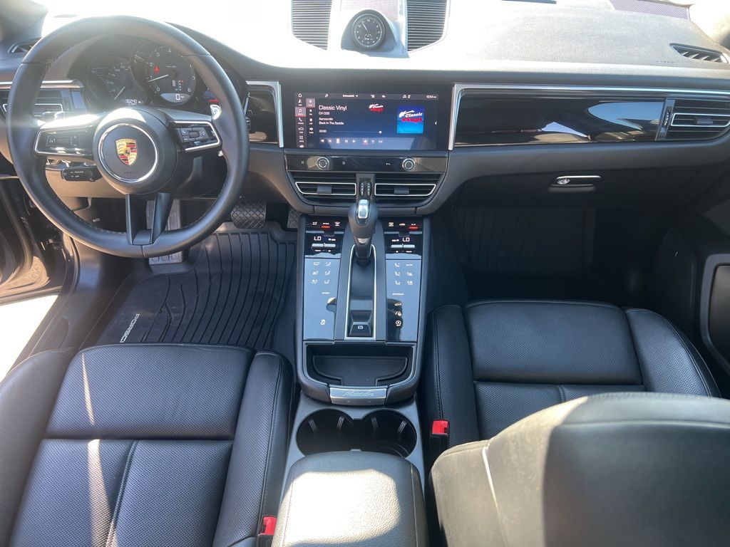 2022 Porsche Macan Base Image 28 of 59