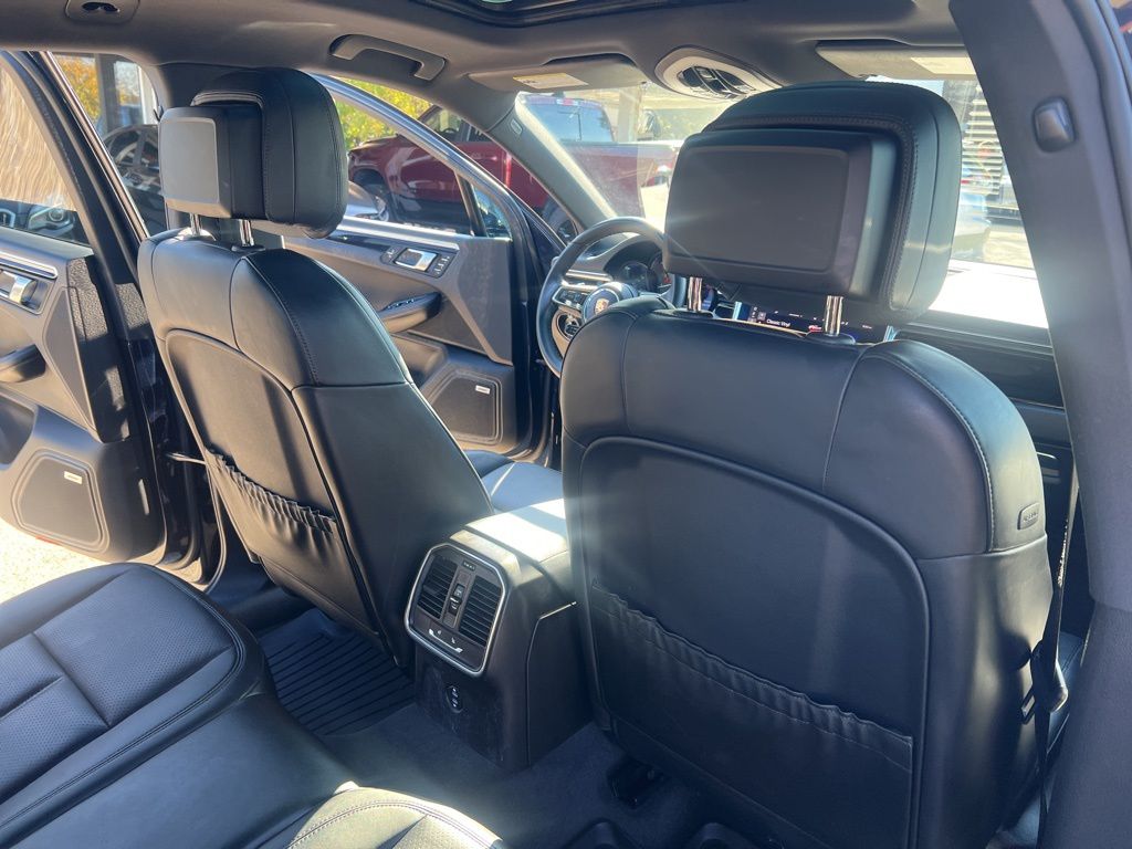2022 Porsche Macan Base Image 23 of 59