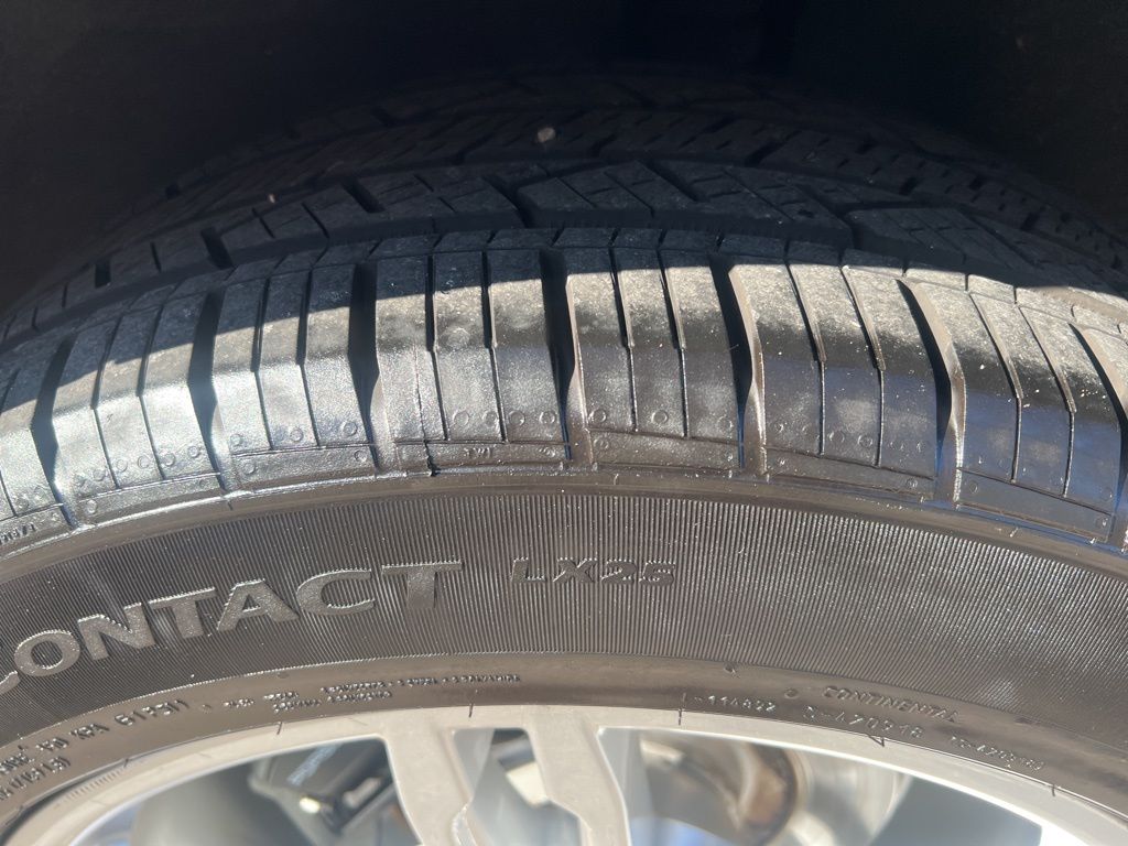 2022 Porsche Macan Base Image 15 of 59