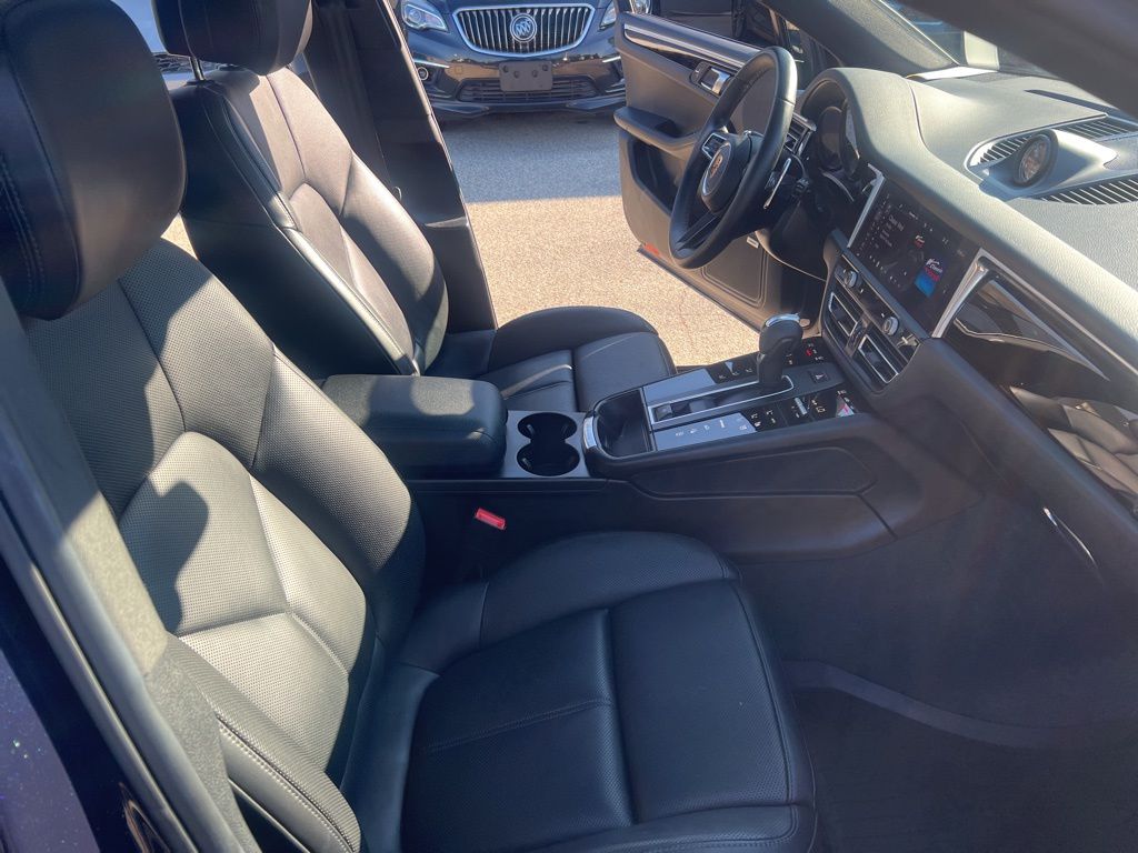 2022 Porsche Macan Base Image 24 of 59