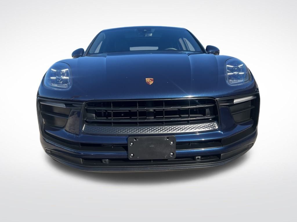 2022 Porsche Macan Base Image 3 of 59