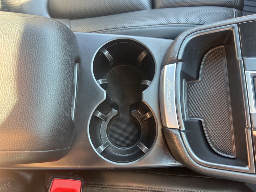 2022 Porsche Macan Base Image 48 of 59