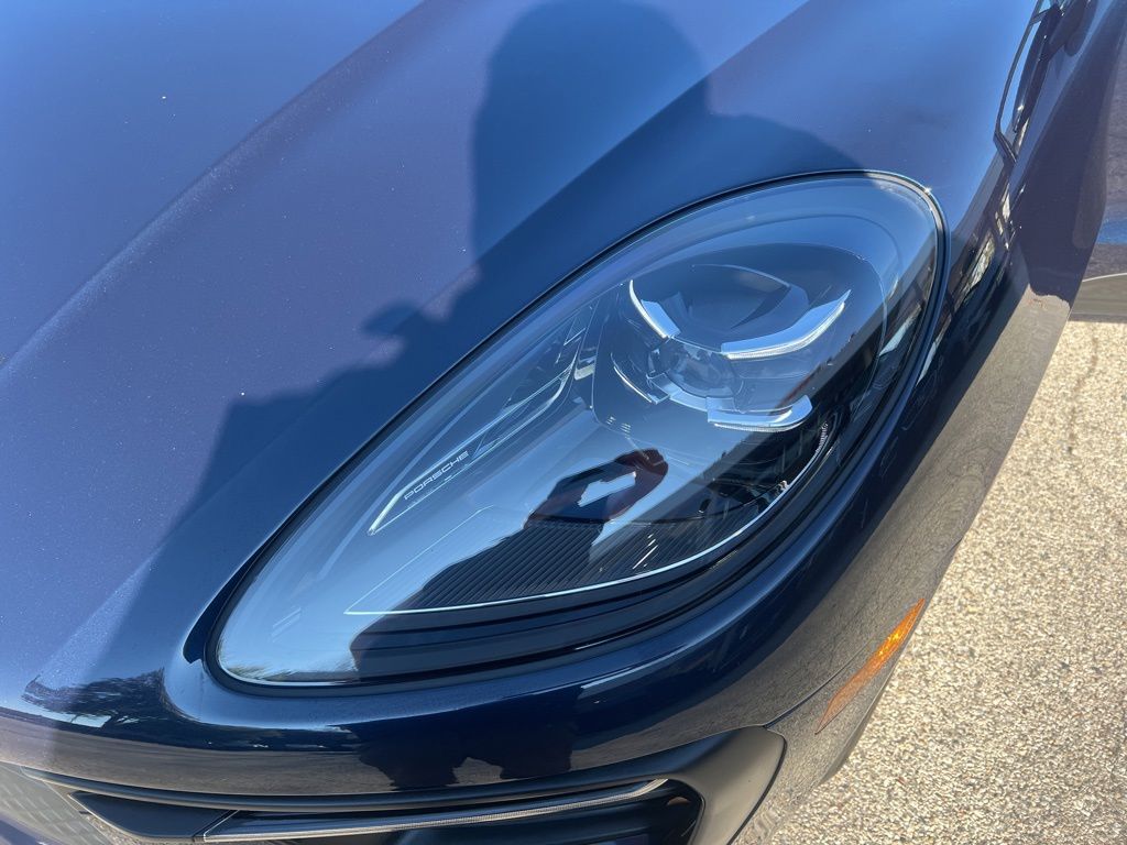 2022 Porsche Macan Base Image 42 of 59