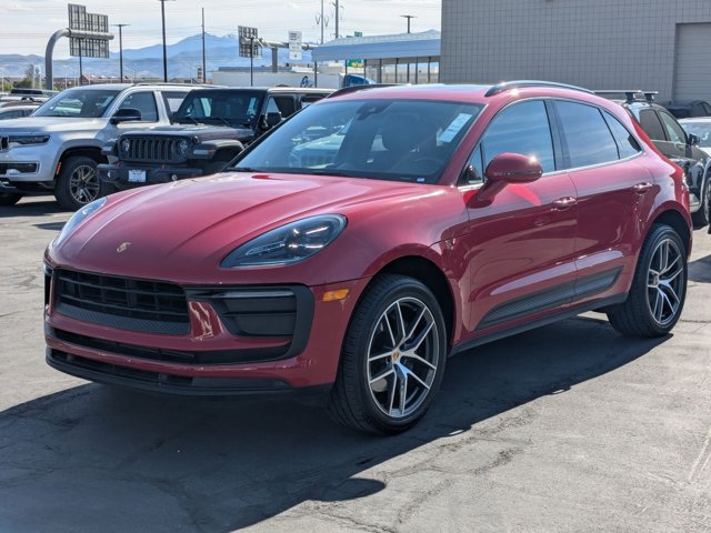 2022 Porsche Macan Base Image 1 of 34