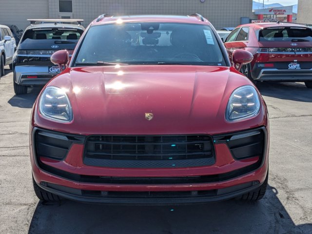2022 Porsche Macan Base Image 3 of 34