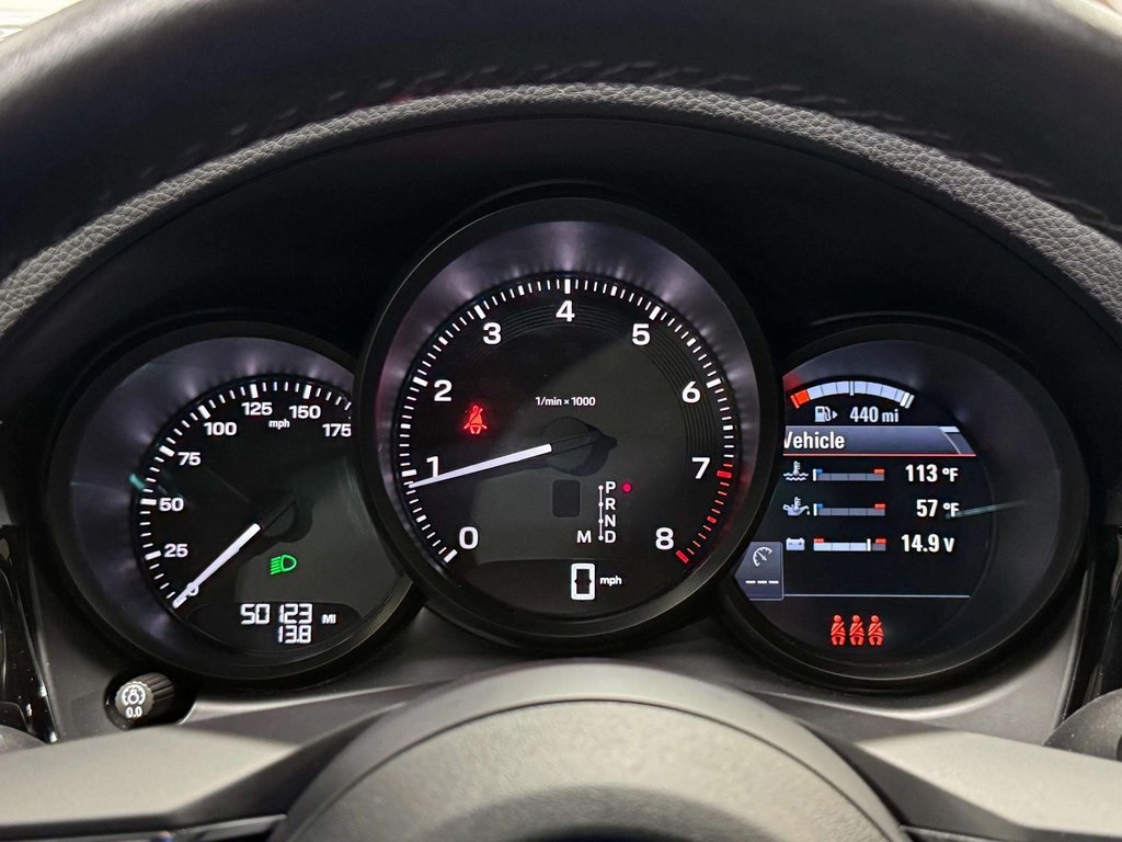 2022 Porsche Macan Base Image 12 of 29