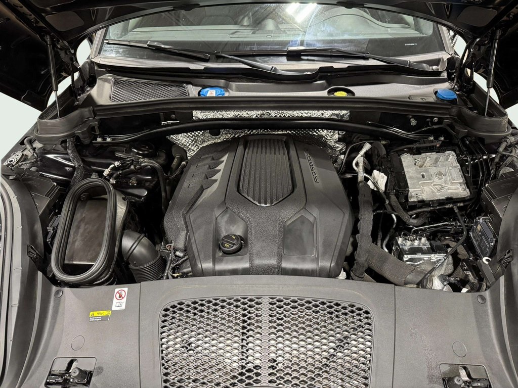 2022 Porsche Macan Base Image 28 of 29