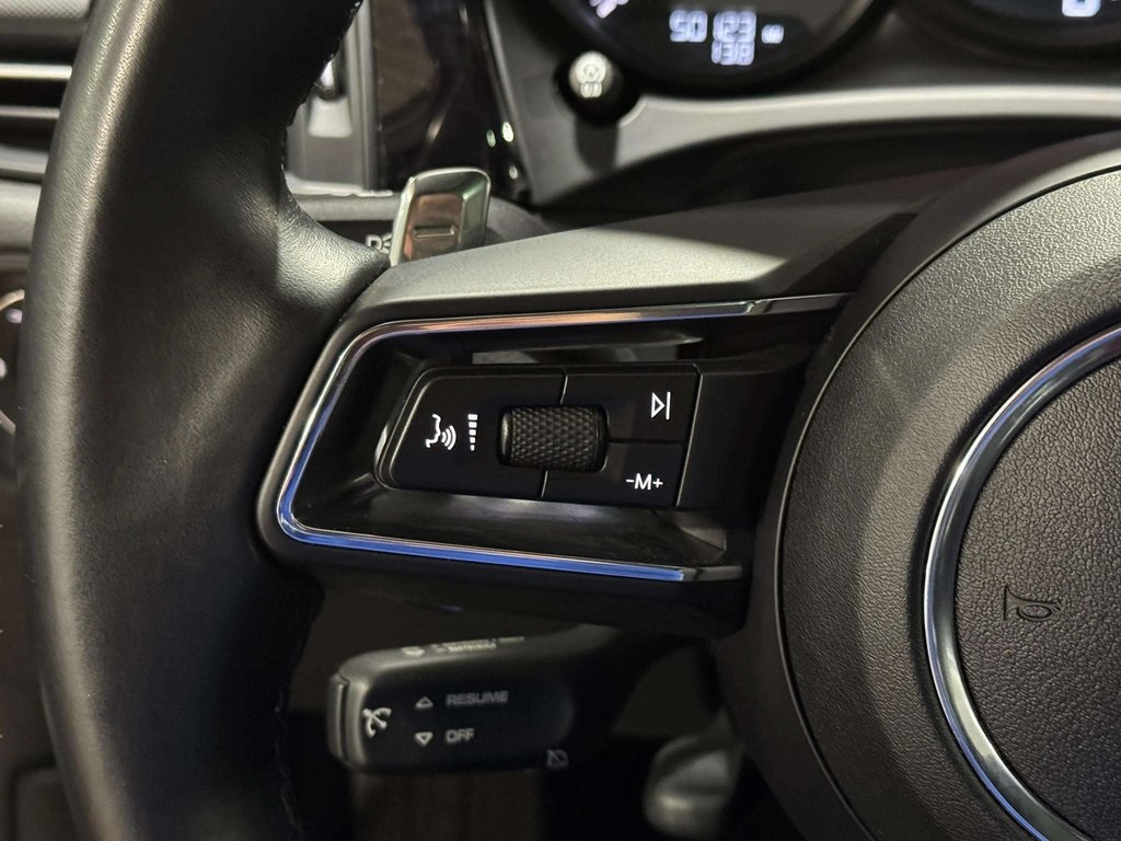 2022 Porsche Macan Base Image 15 of 29