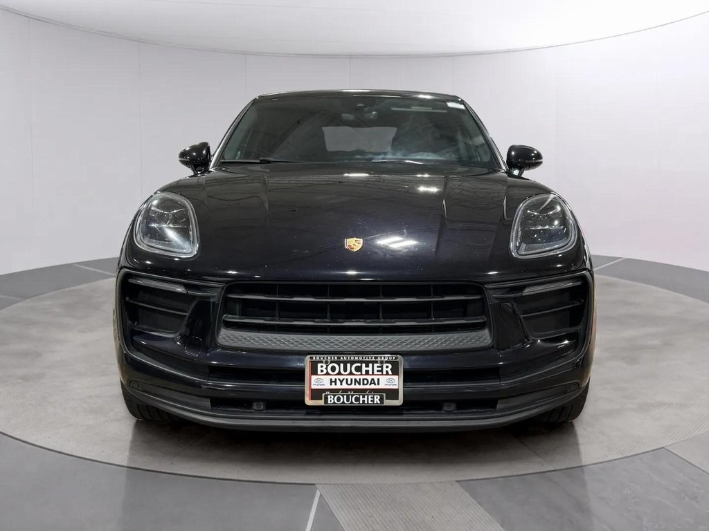 2022 Porsche Macan Base Image 2 of 29