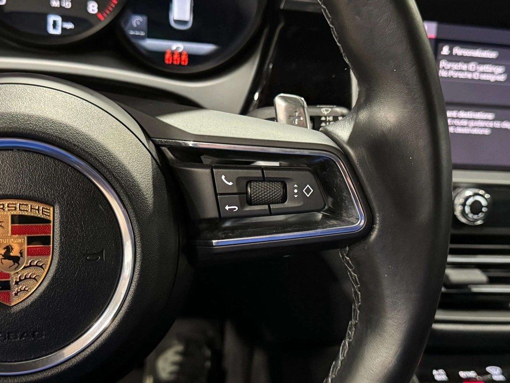 2022 Porsche Macan Base Image 16 of 29