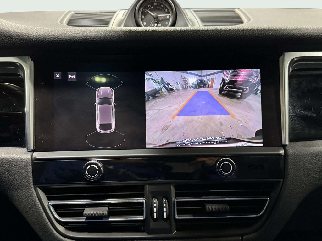 2022 Porsche Macan Base Image 14 of 29