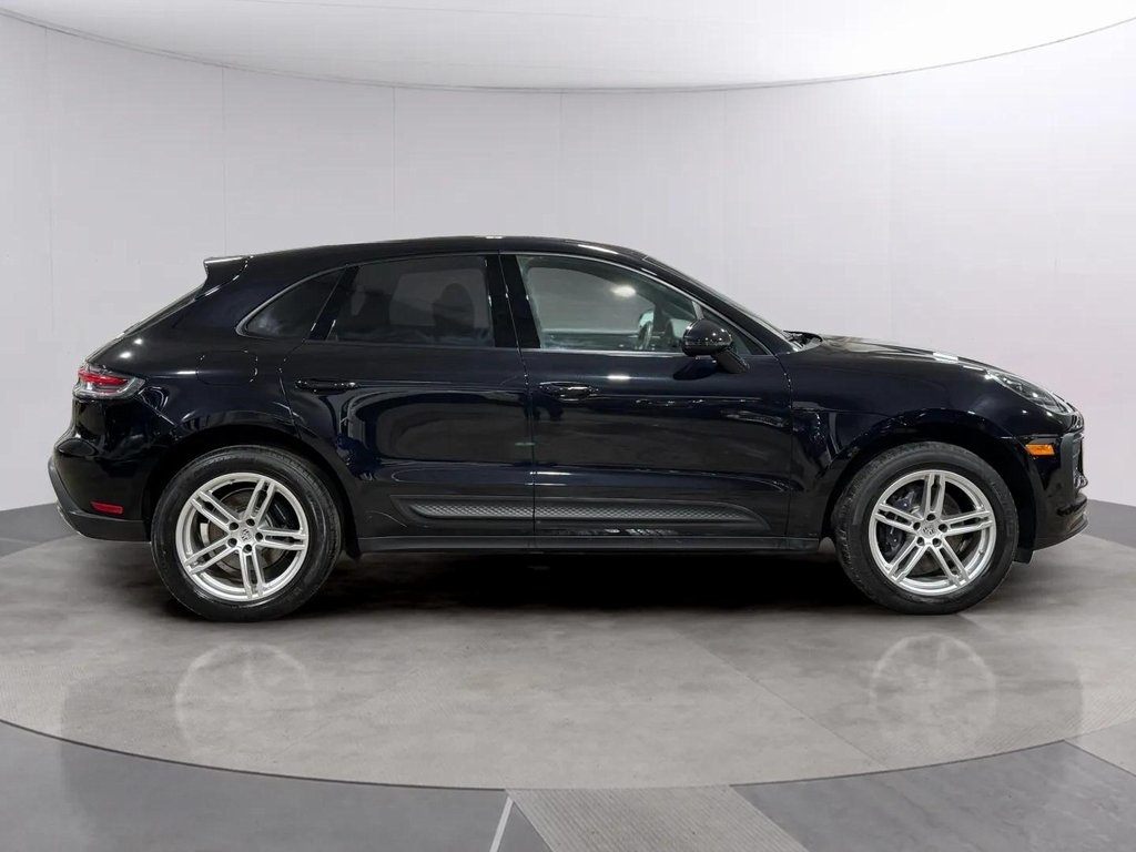 2022 Porsche Macan Base Image 4 of 29