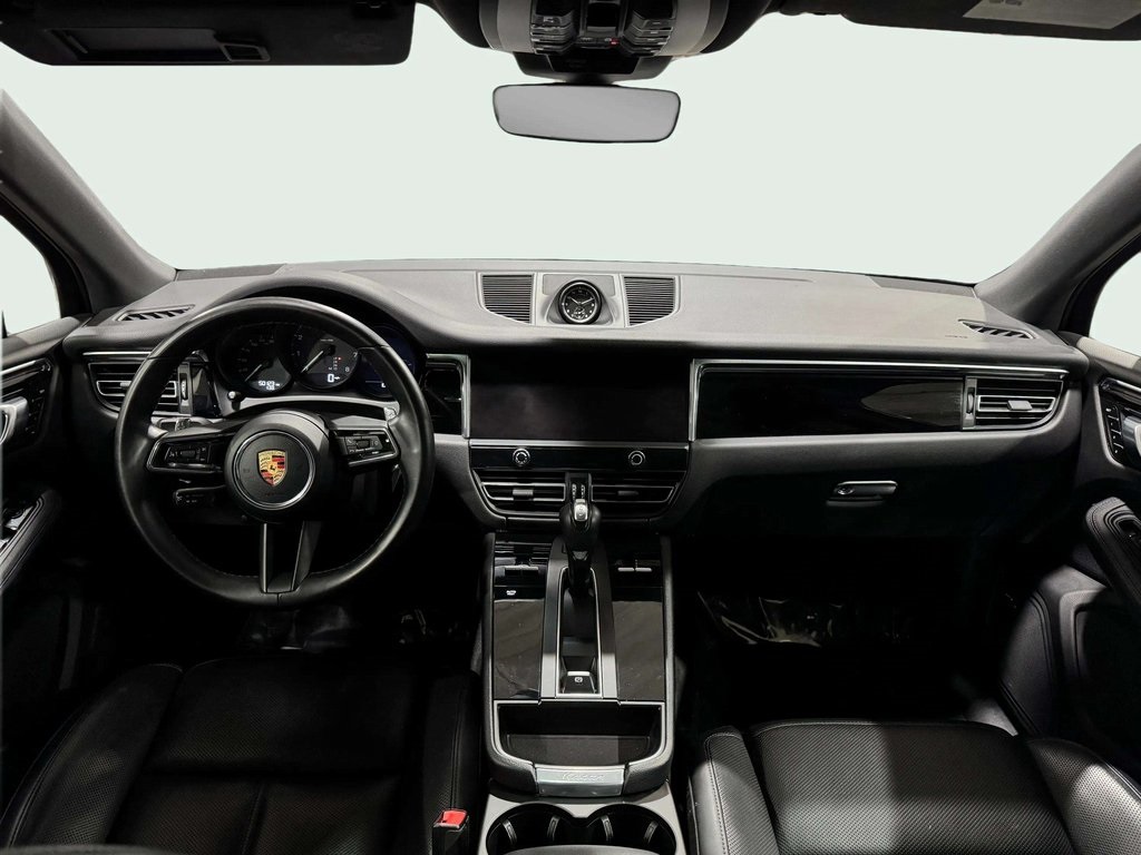 2022 Porsche Macan Base Image 9 of 29
