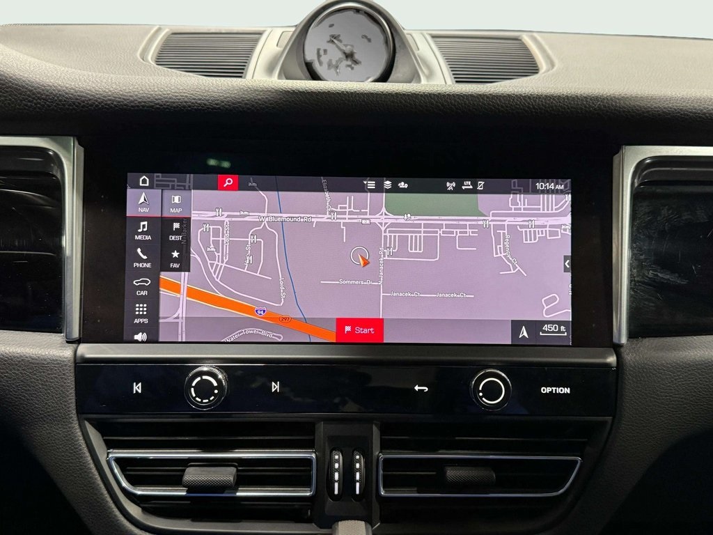 2022 Porsche Macan Base Image 13 of 29