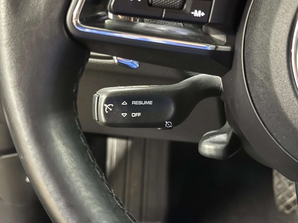 2022 Porsche Macan Base Image 20 of 29